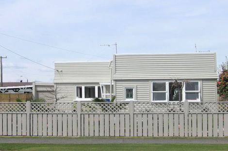 Photo of property in 21 Kawaha Point Road, Fairy Springs, Rotorua, 3015