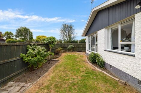 Photo of property in 1/180a Grimseys Road, Redwood, Christchurch, 8051