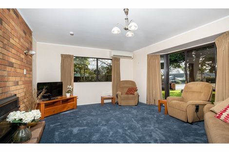 Photo of property in 2 Vintners Close, Huapai, Kumeu, 0810
