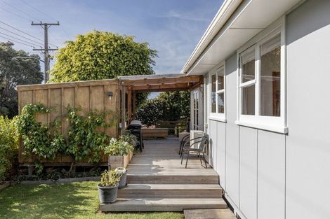 Photo of property in 21 Omokoroa Road, Omokoroa, 3114