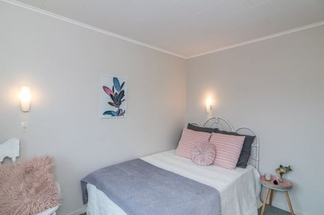 Photo of property in 12 Leybourne Avenue, Waikanae, 5036