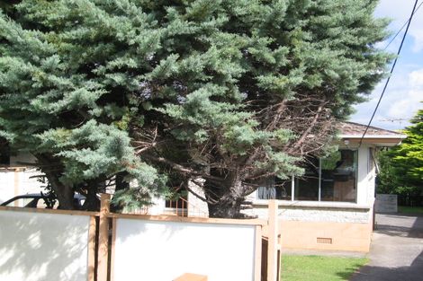 Photo of property in 1/856 East Coast Road, Northcross, Auckland, 0630