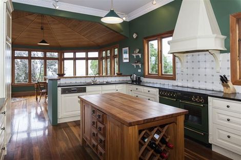 Photo of property in 130 Hackthorne Road, Cashmere, Christchurch, 8022