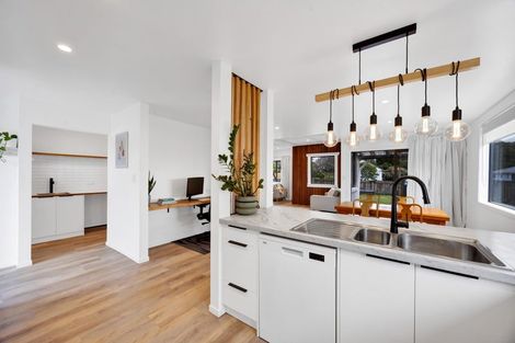 Photo of property in 15 Craig Street, Stratford, 4332