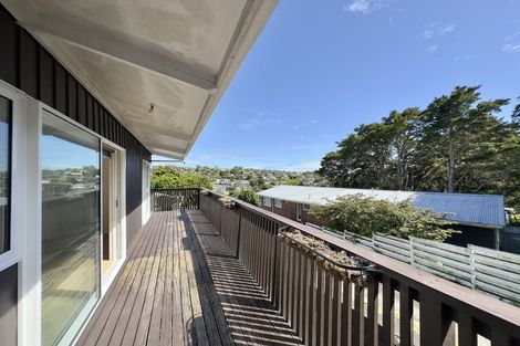 Photo of property in 2/49 Archers Road, Hillcrest, Auckland, 0629