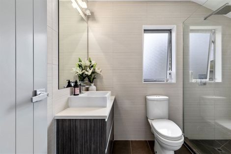 Photo of property in 88 Rising Parade, Fairview Heights, Auckland, 0632