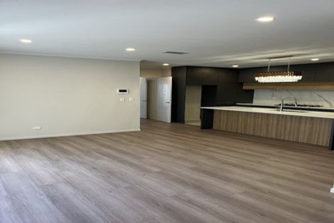 Photo of property in 28 Ballyalton Crescent, Flat Bush, 2019