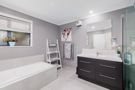 Photo of property in 24 Foresters Crescent, Parklands, Christchurch, 8083