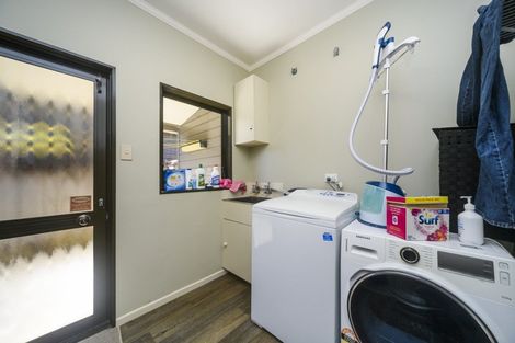 Photo of property in 24 Heathcote Place, Fitzherbert, Palmerston North, 4410