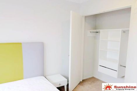 Photo of property in 17 Northcross Drive, Oteha, Auckland, 0632