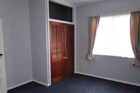 Photo of property in 9 Waiohua Road, Greenlane, Auckland, 1061