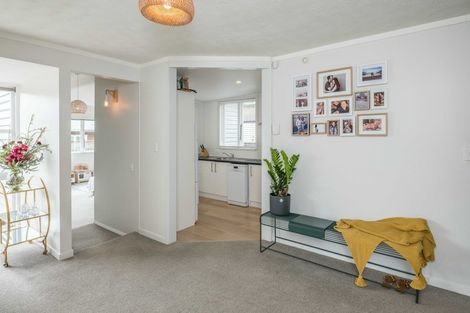 Photo of property in 53 Tiromoana Road, Raumati South, Paraparaumu, 5032