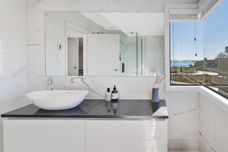Photo of property in 27b Tamaki Bay Drive, Pakuranga, Auckland, 2010