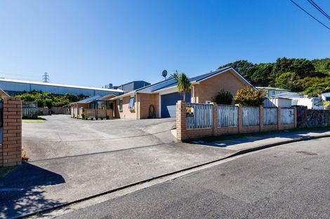 Photo of property in 9a Simons Street, Moturoa, New Plymouth, 4310