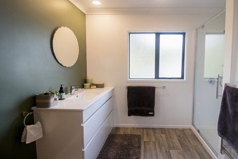 Photo of property in 52 Hillcrest Road, Hatfields Beach, Orewa, 0931