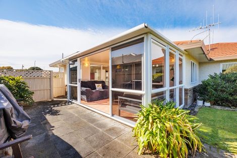 Photo of property in 8 Rosebank Avenue, Kelvin Grove, Palmerston North, 4414
