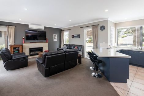 Photo of property in 5 Brooke Ridge Rise, East Tamaki Heights, Auckland, 2016
