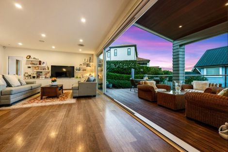 Photo of property in 14 Tauwaka Crescent, Riverhead, 0820
