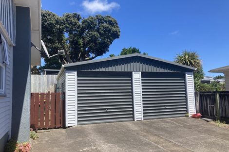 Photo of property in 17 Hutchins Street, Waitara, 4320