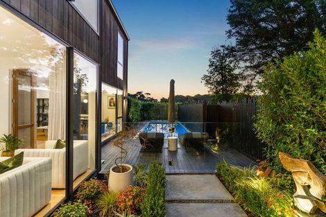 Photo of property in 21 Oscar Road, Greenhithe, Auckland, 0632