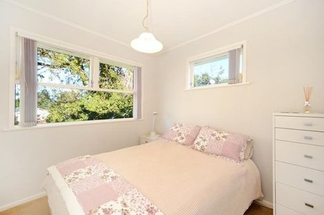 Photo of property in 8 Normanton Street, Glenfield, Auckland, 0629