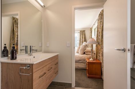 Photo of property in 15 Tapuhikura Street, Waikanae, 5036