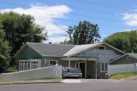 Photo of property in 8 Castlewood Grove, Blockhouse Bay, Auckland, 0600