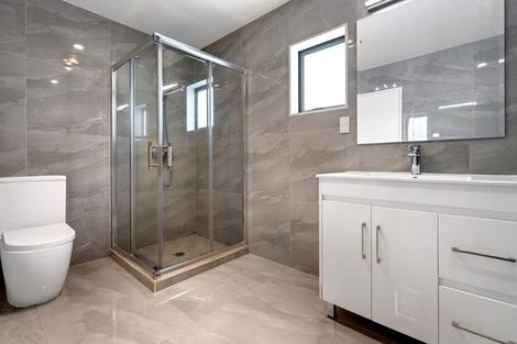 Photo of property in 18a Riverpark Crescent, Henderson, Auckland, 0610