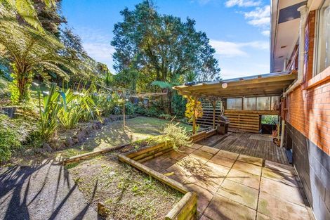 Photo of property in 34 Rauhuia Crescent, Parau, Auckland, 0604