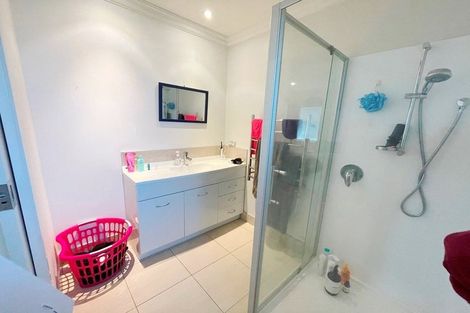 Photo of property in 6 Mcwhirters Farm Lane, Massey, Auckland, 0614