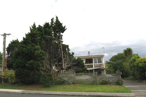 Photo of property in 2/1072 Beach Road, Torbay, Auckland, 0630