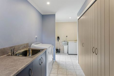 Photo of property in 37 Huia Street, Waikanae, 5036