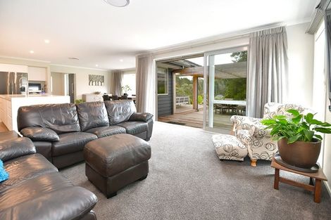 Photo of property in 25 Hobbs Road, Matakatia, Whangaparaoa, 0930