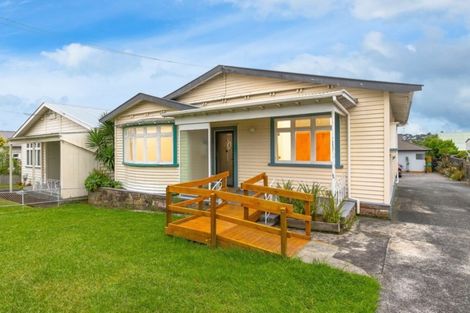 Photo of property in 13 Huia Road, Point Chevalier, Auckland, 1022