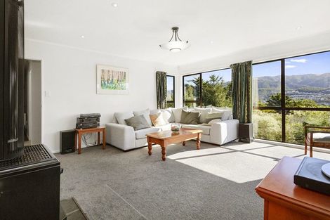 Photo of property in 40 Woodman Drive, Tawa, Wellington, 5028
