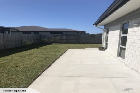 Photo of property in 33 Butterworth Crescent, Papamoa Beach, Papamoa, 3118