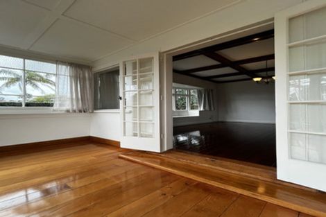 Photo of property in 11 Norwood Road, Bayswater, Auckland, 0622