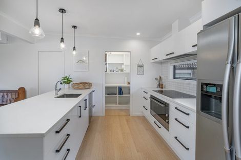 Photo of property in 34 Motukorure Parade, Cooks Beach, Whitianga, 3591