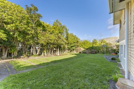 Photo of property in 11 Te Maku Grove, Waikanae, 5036