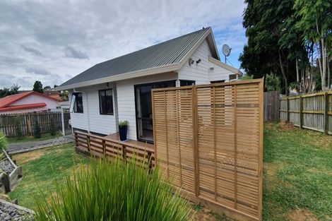 Photo of property in 2/8 Atlantis Place, Totara Vale, Auckland, 0629