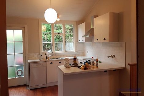 Photo of property in 30 Taupata Street, Redcliffs, Christchurch, 8081