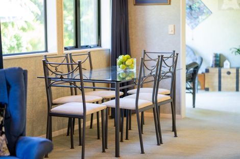 Photo of property in 42 Guildford Drive, Paraparaumu, 5032