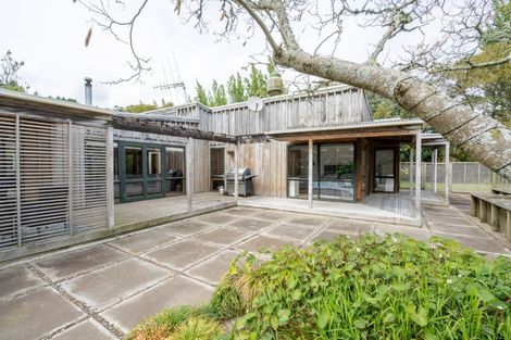 Photo of property in 915 Rangiotu Road, Rangiotu, Palmerston North, 4477