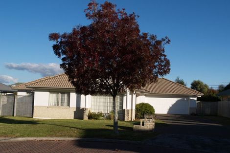 Photo of property in 8 Belsomet Place, Golflands, Auckland, 2013