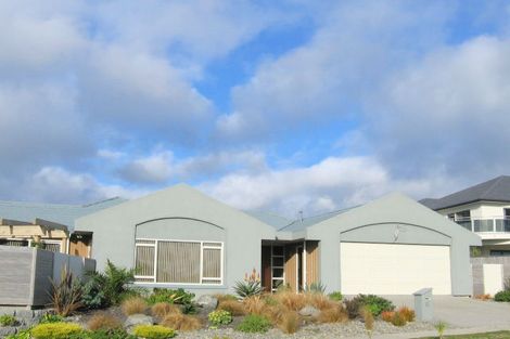 Photo of property in 43 Quadrant Heights, Paraparaumu, 5032