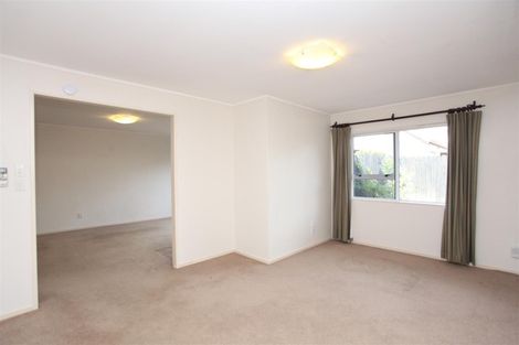 Photo of property in 2/10 Kallaroo Place, Botany Downs, Auckland, 2010