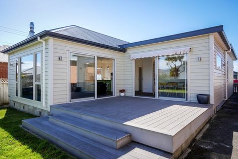 Photo of property in 52 Hargest Crescent, Saint Kilda, Dunedin, 9012