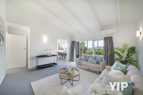 Photo of property in 29a Chetwode Grove, Newlands, Wellington, 6037