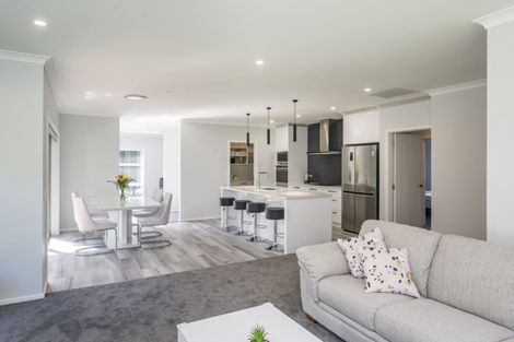 Photo of property in 2 Stoneleigh Grove, Paraparaumu, 5032