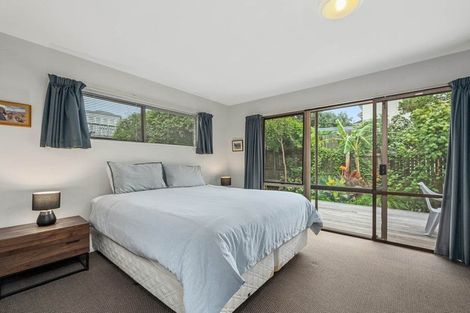 Photo of property in 2/5 Hanlon Crescent, Narrow Neck, Auckland, 0624